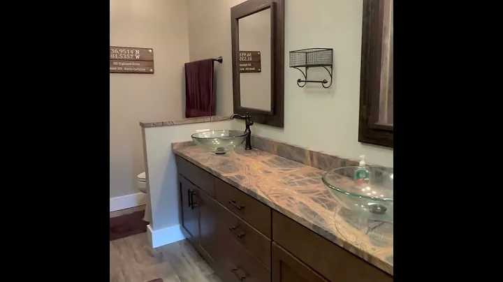 RENOVATED Banner Elk Home! Walk to town - flat lan...