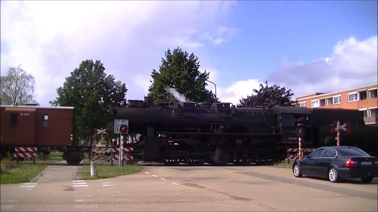 Spoorwegovergang Veendam // Dutch railroad crossing // STAR 52 8082, Stadskanaal Onder Stoom 2022