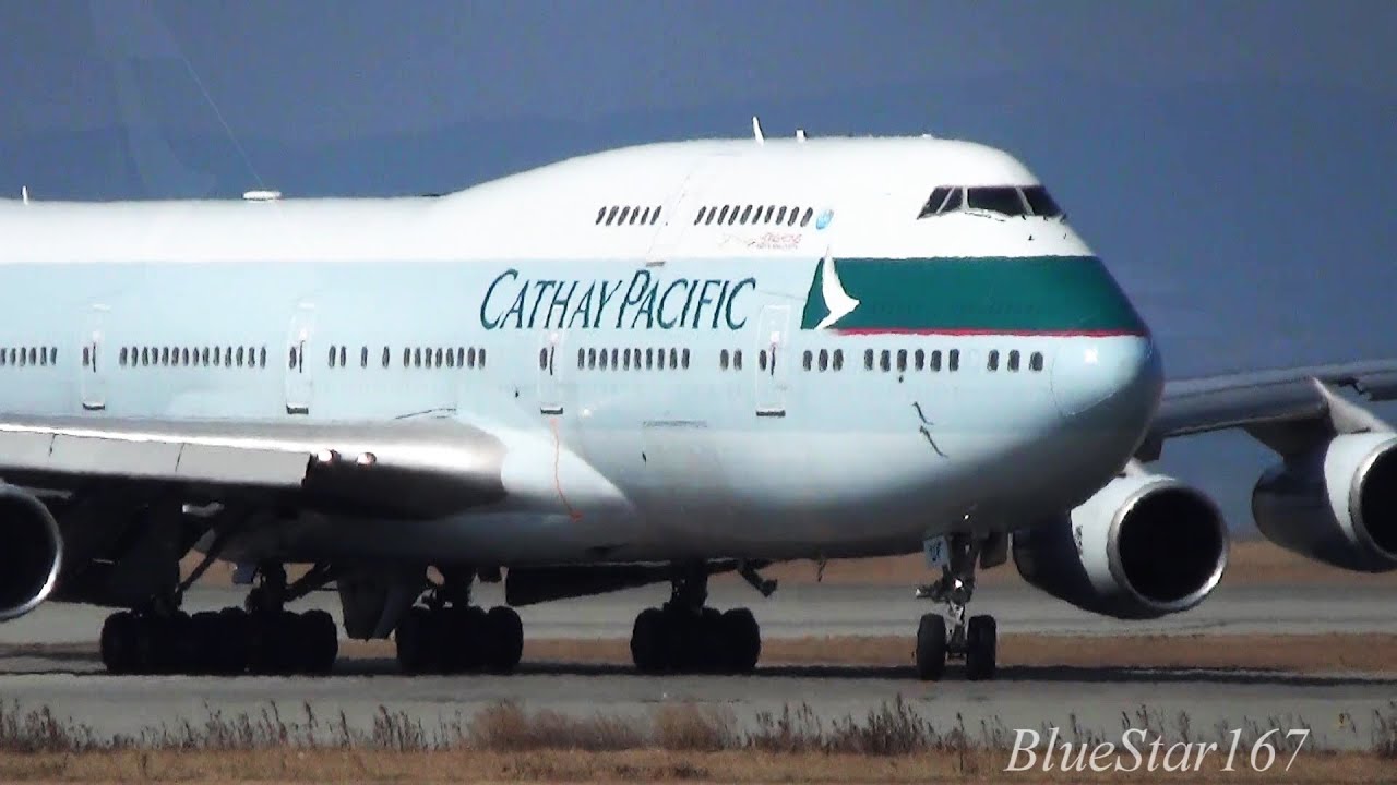 航空機・ヘリコプター Cathay Pacific B 747-400 Cathay Pacific Airways Boeing 747-400 (B-HUF) landing at KIX