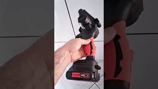 mini motosserra a bateria recarregável para cortar podar e aparar galhos de árvores..