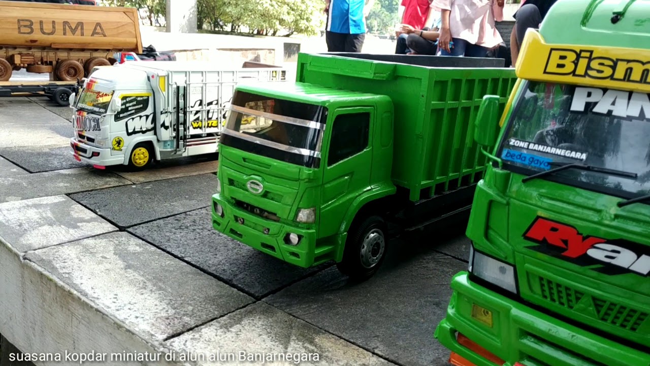 Kopdar Minuatur Bus  Dan  Truk  di alun alun Banjarnegara 