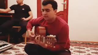 Ezizime Aydyn-Rahman Annamuhammedow Gitara Resimi