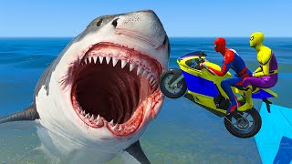 Người nhện nhảy với xe máy trong cá mập - Siêu anh hùng biển Parkour GTA Challenge screenshot 3