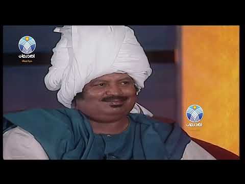 شواطي الفنان الهادي الجبل يربت على كتف الفنان حسن عطية بالحرمان