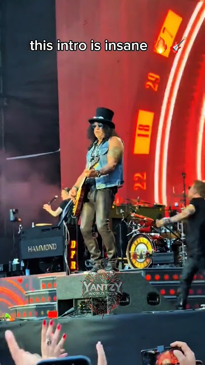 this intro is insane 🎸🔥,slash the best guitarist in the world #slash #gnr #gunsnroses #jameshetfield
