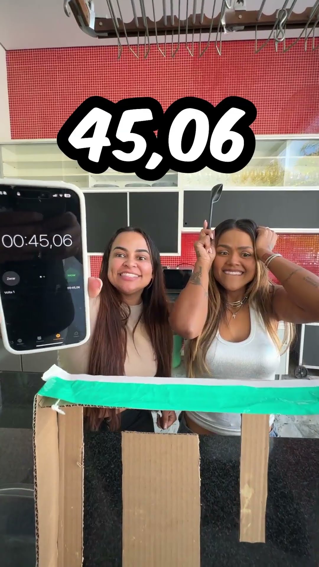 QUEM COLOCAR 3 BOLINHAS NO RECIPIENTE EM MENOS TEMPO, GANHA!!!