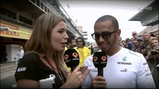 Lewis Hamilton hablando español