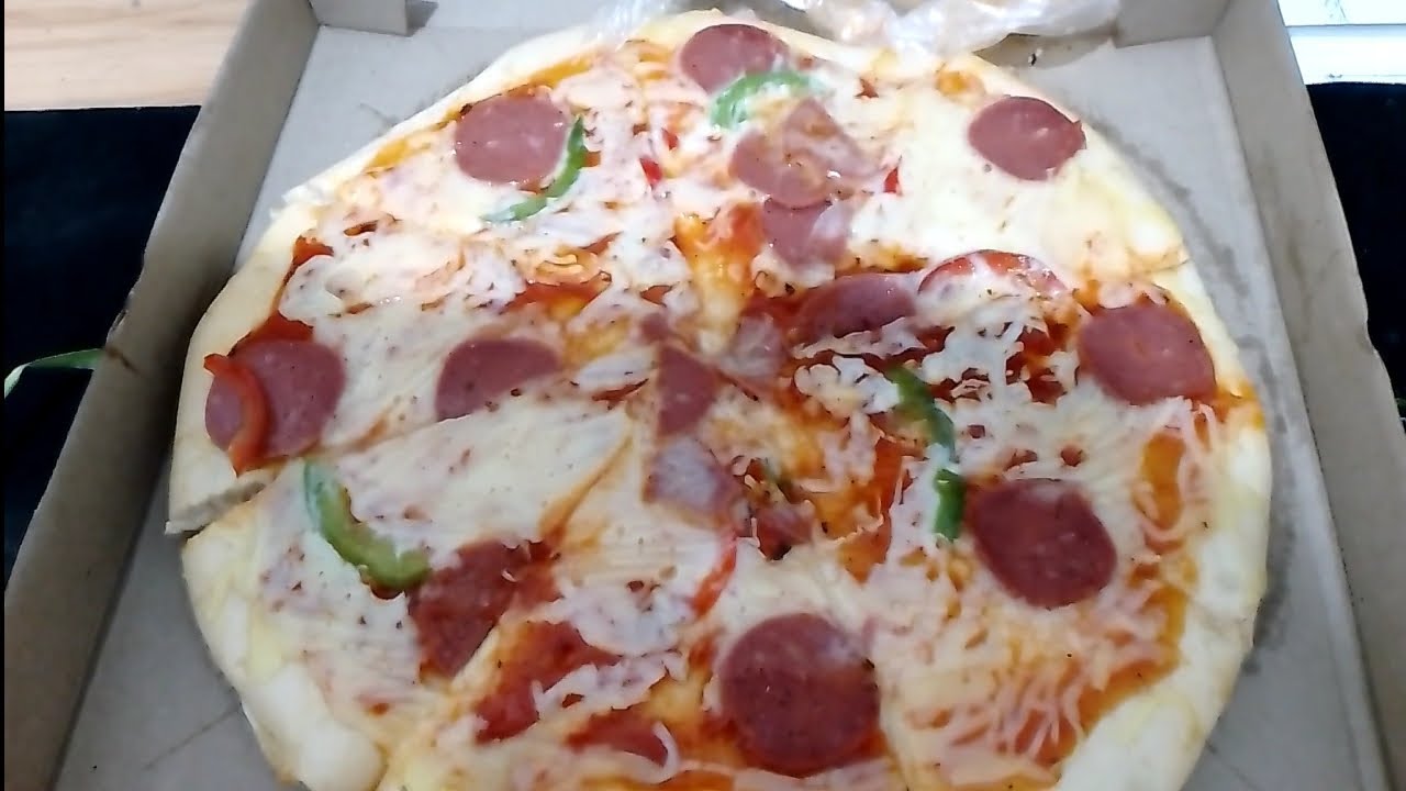 Czyrah's Pepperoni Pizza Review! YouTube