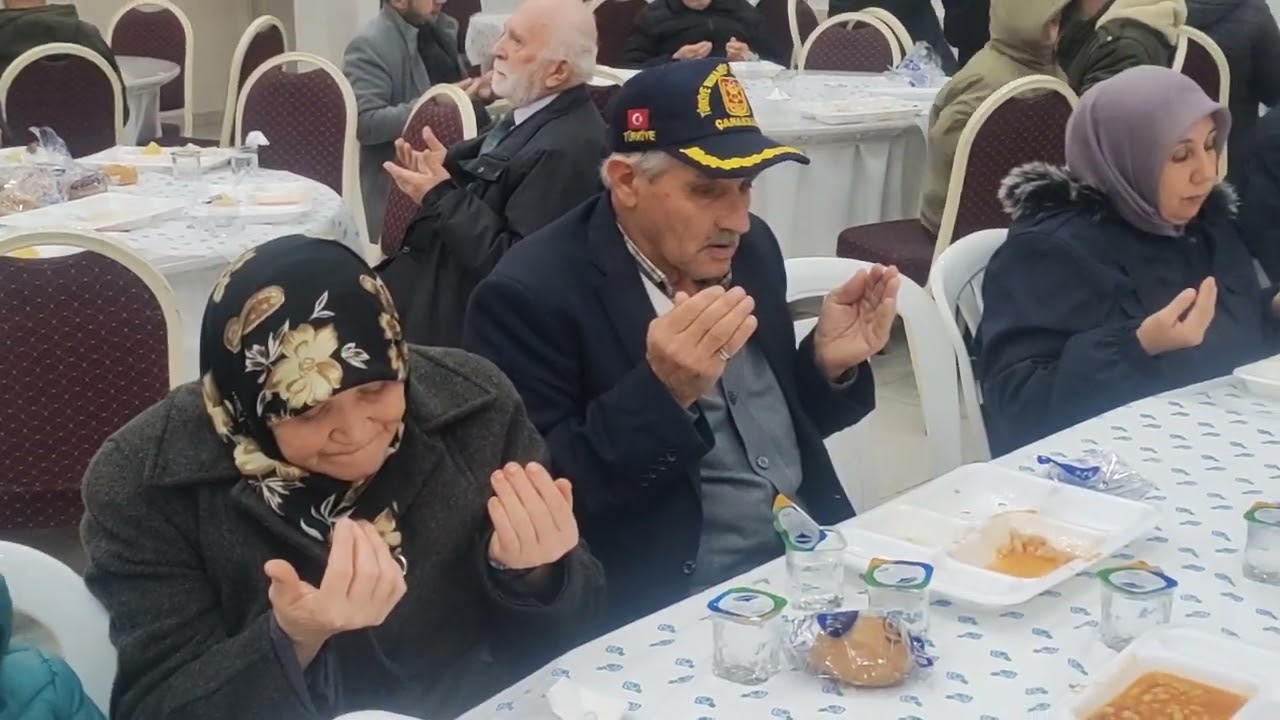 Saadet Partisi’nden İftar ve Anma Programı Başkanı Enver Durmaz’ın yaptığı dua