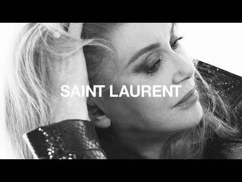 Vídeo: Catherine Deneuve apreciou as roupas de Saint Laurent