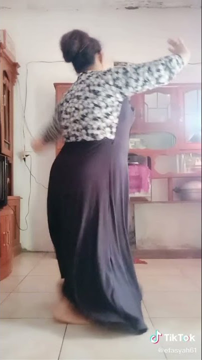 Tante semok montok tampil lagi joget jaipongan