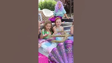 Mermaid TRANSFORMATiON!! merdad uses his trident to turn adley & friends from mermaids into hoomans🔱
