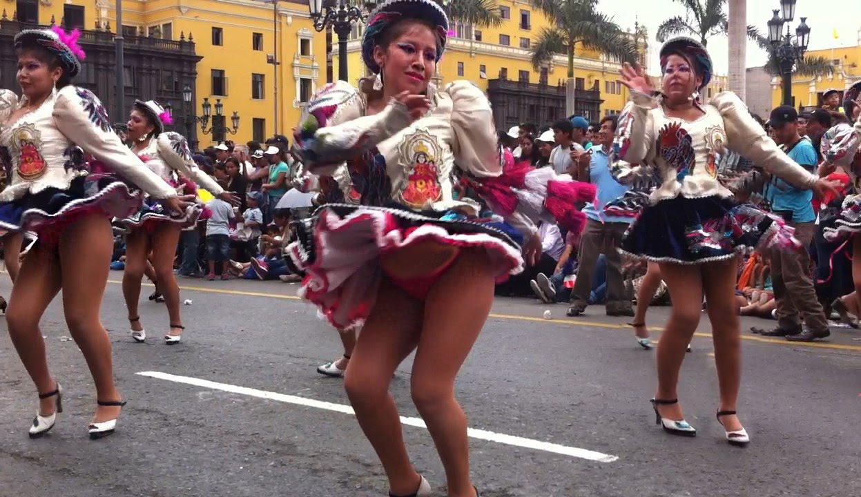 ...diminutos trajes CAPORAL PERUANO en honor a la virgen de la Candelaria a...