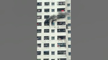 Cháy căn hộ tầng 14 chung cư HH Linh Đàm, khói đen bốc ngùn ngụt |