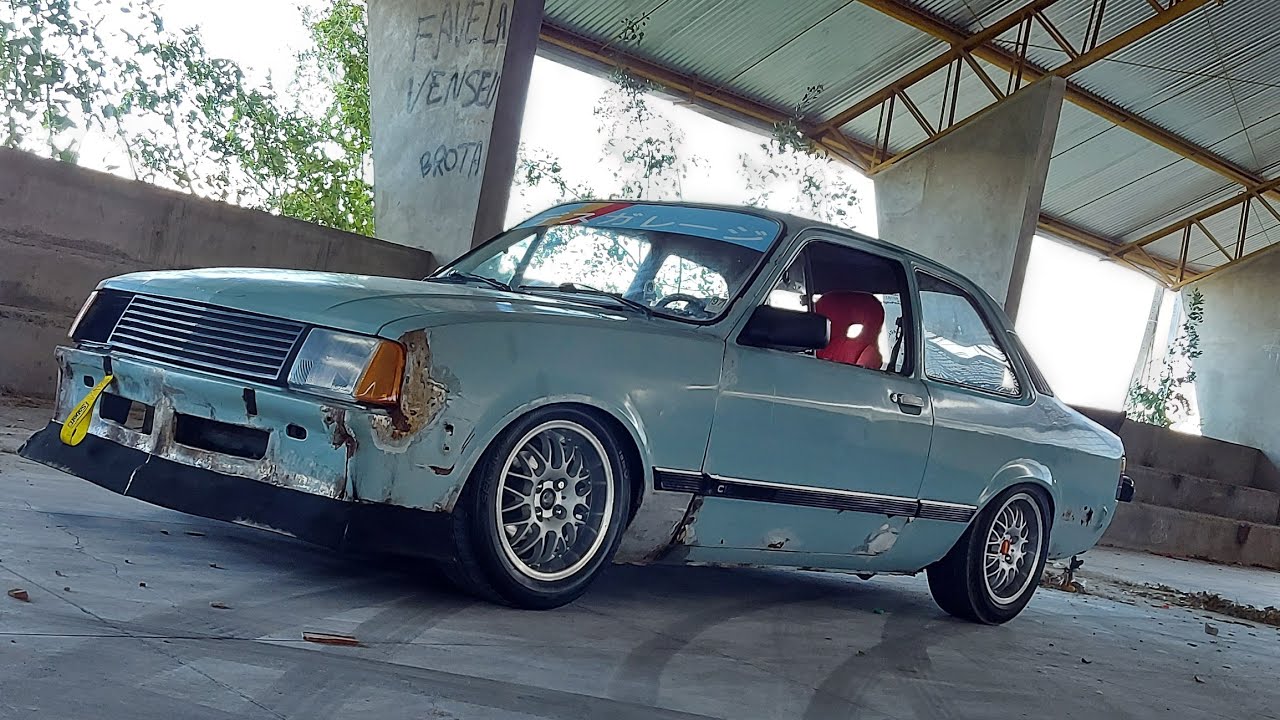 Piloto transforma Chevette 76 em carro para provas de drift: veja o modelo  em ação