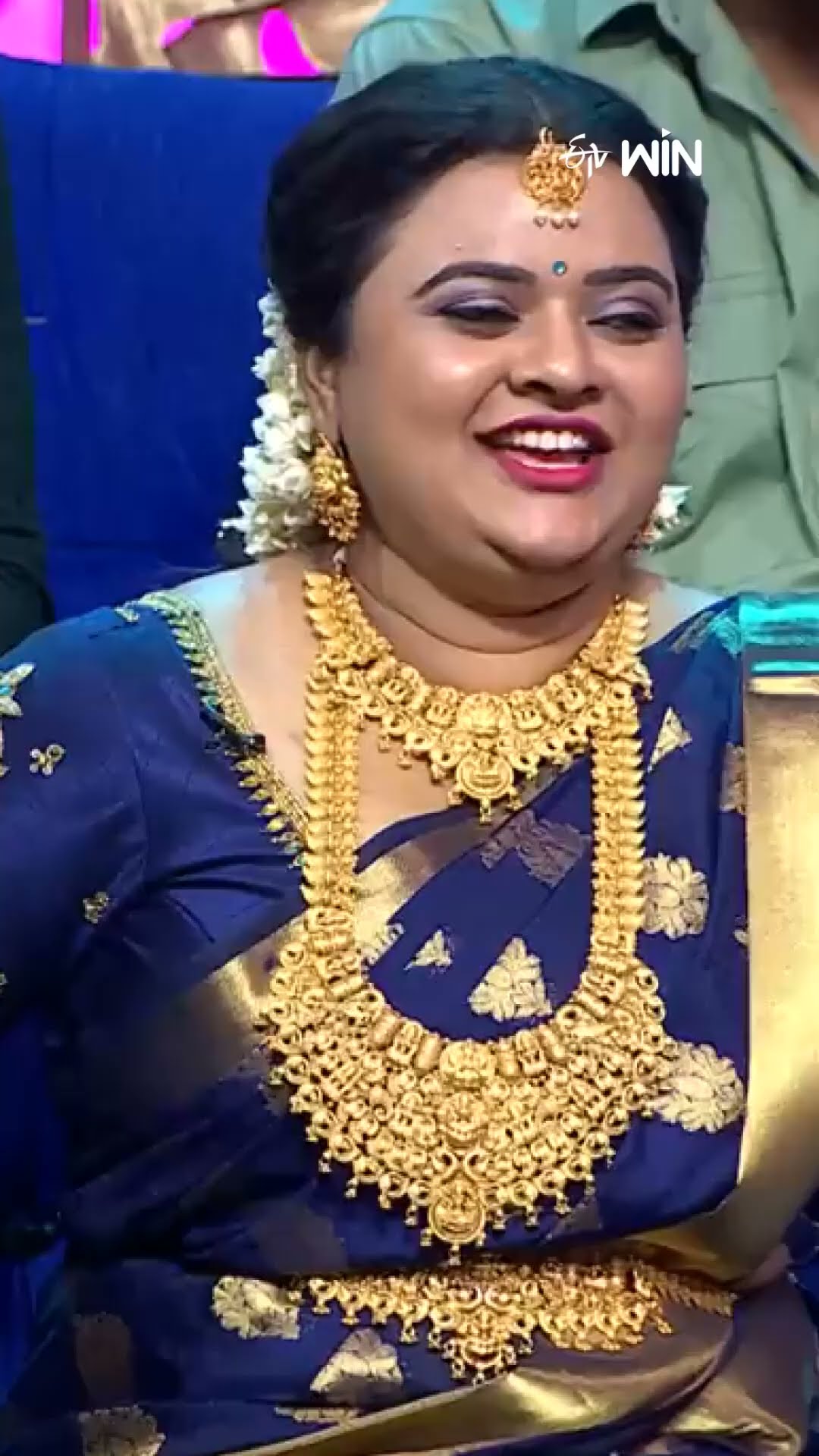 #shorts - కాళ్ళే అందట్లే ఇంక స్టెప్ ఏం వేస్తాడు..! #sridevidramacompany #hyperaadi #comedy #naresh