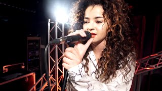 Ella Eyre - Gravity en vivo (Español + Lyrics)