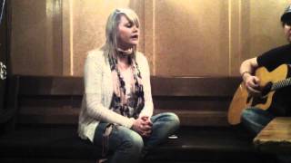 Kings Of Leon Use Somebody Acoustic Live In Courtneys Bar