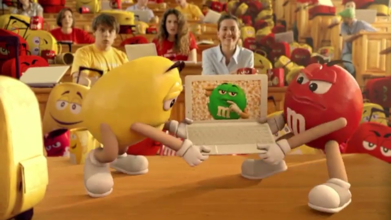 M m's красный и желтый. Маскота персонаж m&m’s. Персонажи эм энд эмс. M&ms цвета. M m's персонажи в рекламе.