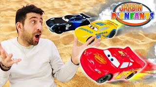 Flash McQueen dans le Jardin d’enfants. Vidéos pour enfants en français avec jouets