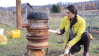 В деревню пришла красивая и холодная осень.