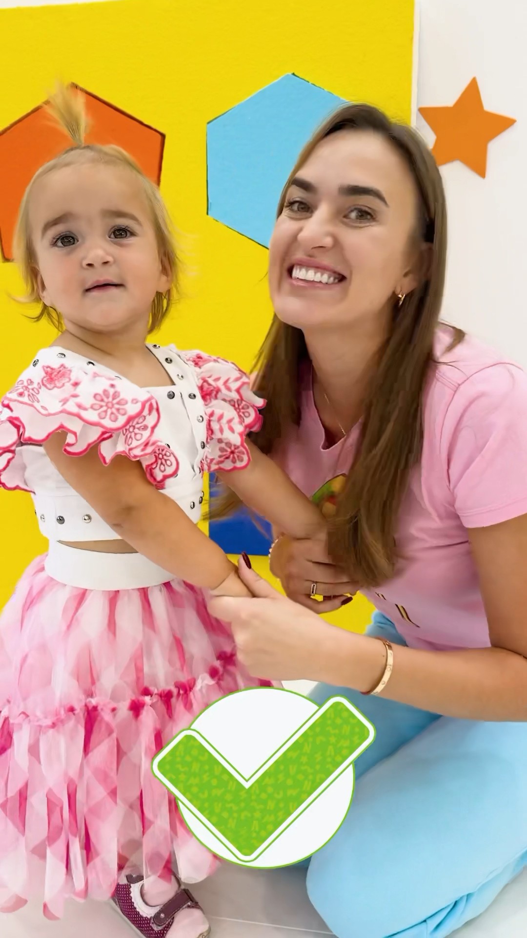 Learn Shapes with Baby Alice and Mom!