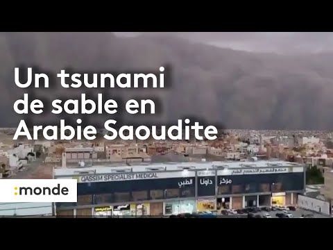An impressive sand tsunami several hundred meters high in Saudi Arabia