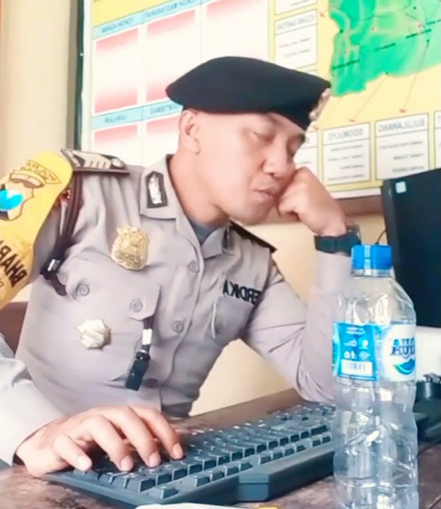 POLISI 'TOKEK' SUGIH MELARAT KERE ... VIDEO POLISI LUCU, KOCAK BIKIN NGAKAK, TERBARU 2020