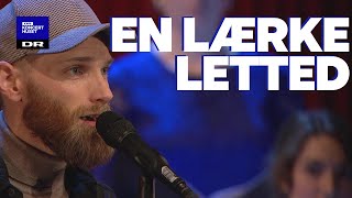 Miniatura de vídeo de "En lærke letted // DR Pigekoret feat. Silas Bjerregaard (LIVE)"