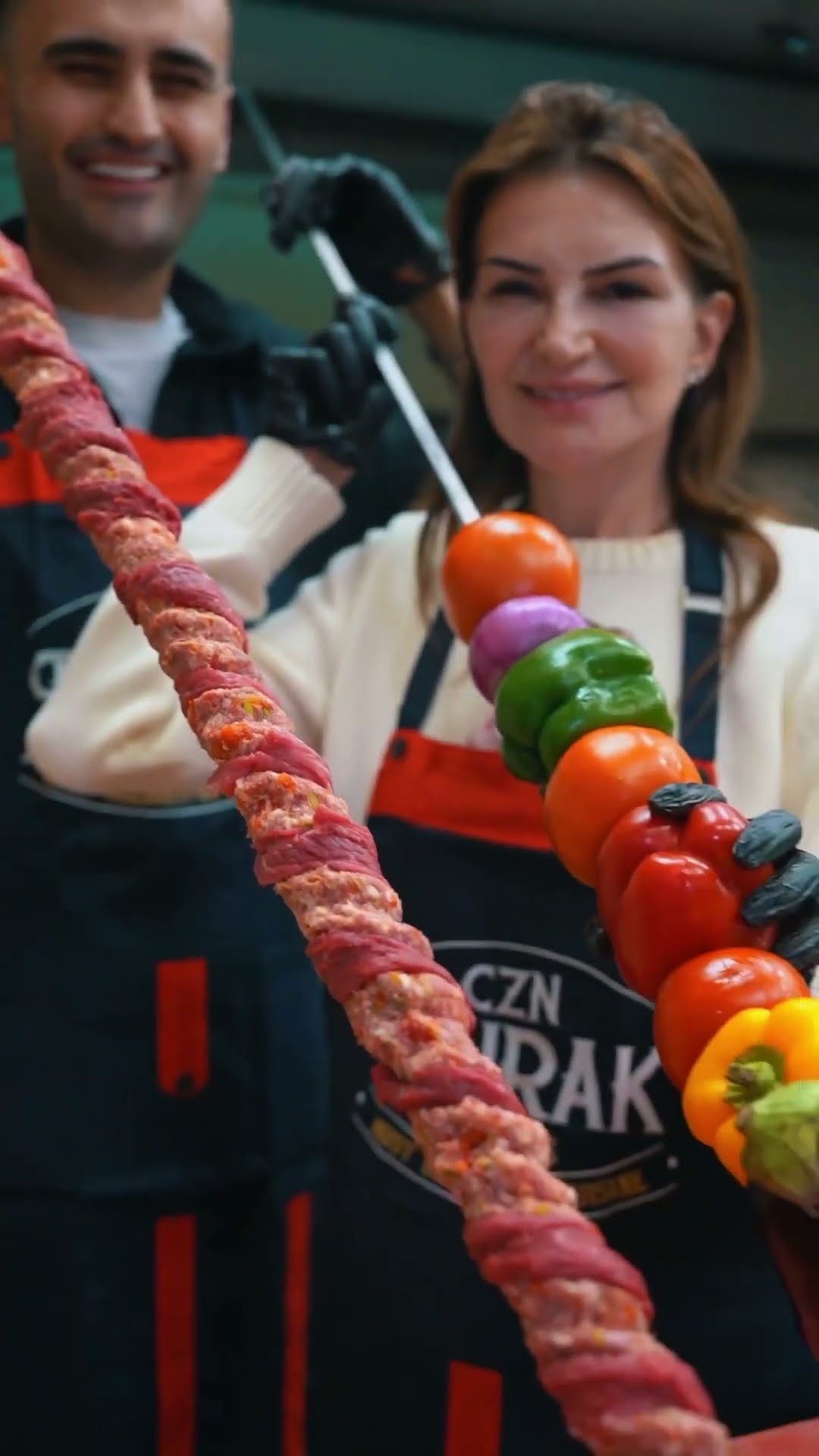 Czn Burak Vs Annem Sizce Benziyor Muyuz? #cznburak #shorts