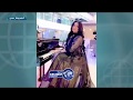 ريم عبدالله صورني وانا اعزف على البيانو 