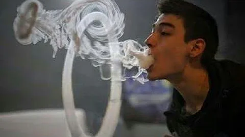 Vape God! Insane Vape Tricks by Austin Lawrence!
