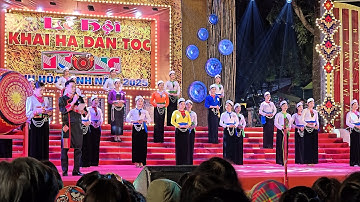 Khai hạ mường bi 2025. màn trình diễn trang phục của các cô gái mường xinh đẹp