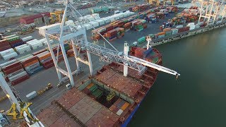 Montreal: Drone view of commercial port in operation \/ Port commercial vu du ciel