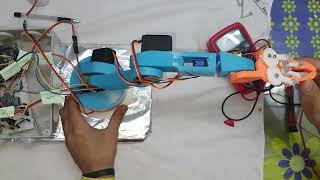 Robot Arm With Smartphone