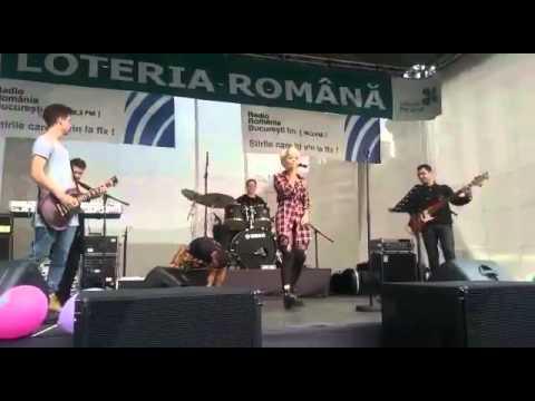 Iulia Dumitrache & Hot Play - Rude Boy (27 Septembrie 2015 - Piata Constitutiei