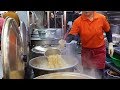 popular Korean Noodle Soup (Kalguksu) - Korean Street Food / 망원시장 칼국수