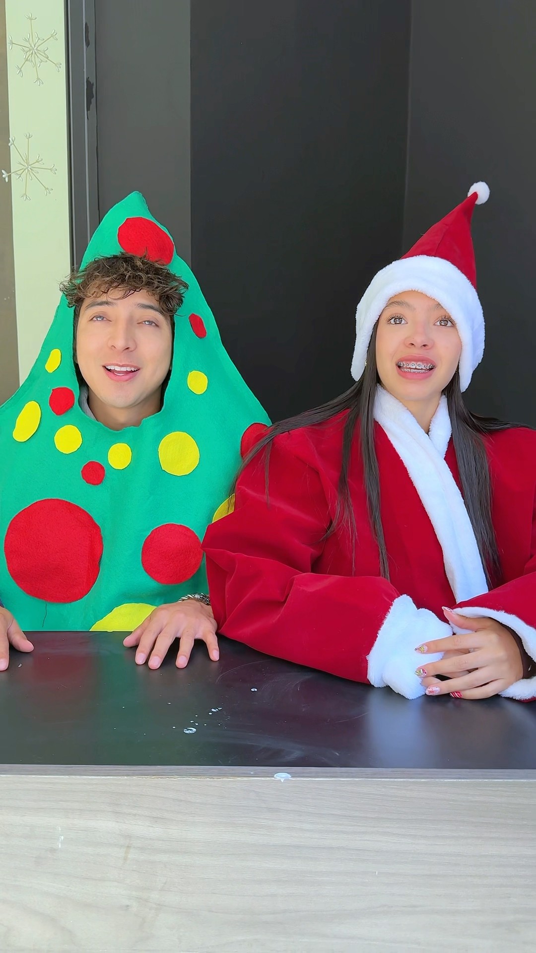 DÍA DE DISFRACES NAVIDEÑOS