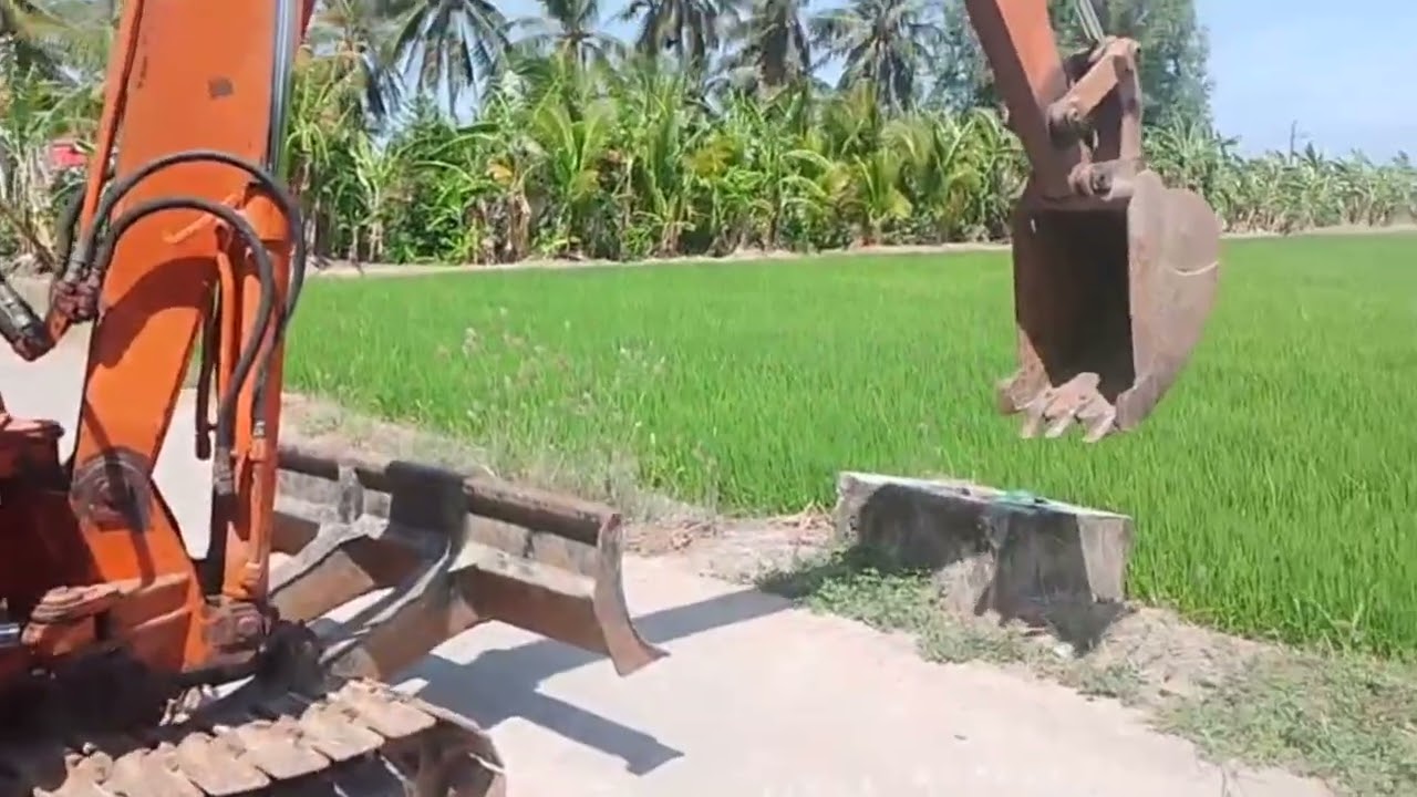 Bán xe cuốc giá rẻ IHI 30 giá 65 lh 0388961203￼