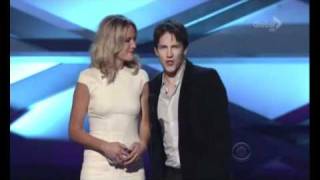 kristen stewart wins 'favourite movie actress' category at People's Choice Awards 2011