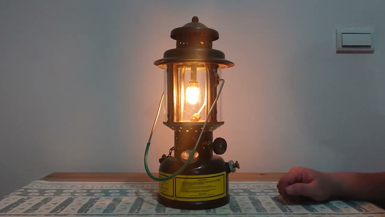 Light up US military lantern S.M.P. 1980 - YouTube