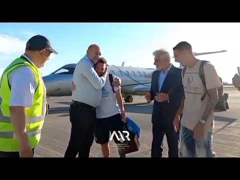 Perotti recibió a los jugadores en el Aeropuerto
