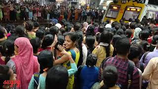 Mumbai local train rush at thane railway station