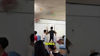 Trik Nempelin Benda Di Dinding