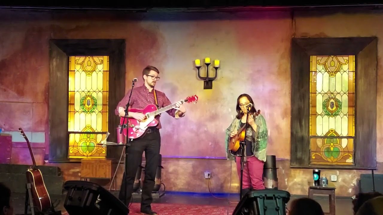 Ver "Carousel" by The Dangling Participles (duo) — Live at the Trinity House Theatre no YouTube Ver "Carousel" by The Dangling Participles (duo) — Live at the Trinity House Theatre no YouTube