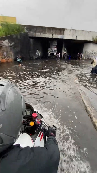 ketika zx25r menerobos banjir 🗿🔥 #zx25r #kawasaki #zx25rindonesia #banjir #nerobosbanjir #fyp