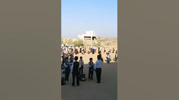 رددي أيتها الدنيا نشيدي وأعيدي 