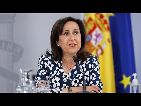 Malestar en el CNI con Margarita Robles: "Nos ha dejado vendidos"