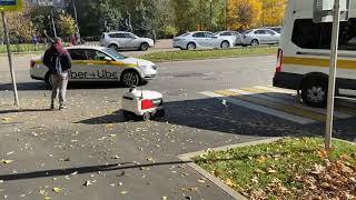 Russian Yandex testing autonomous delivery robots in Moscow Resimi