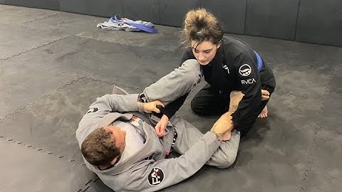 Lesso into inverted triangle. #lassoguard#triangle#bjj